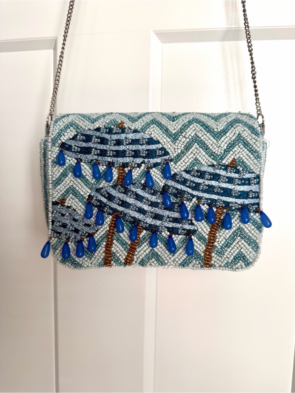 Beaded bag with beach umbrellas